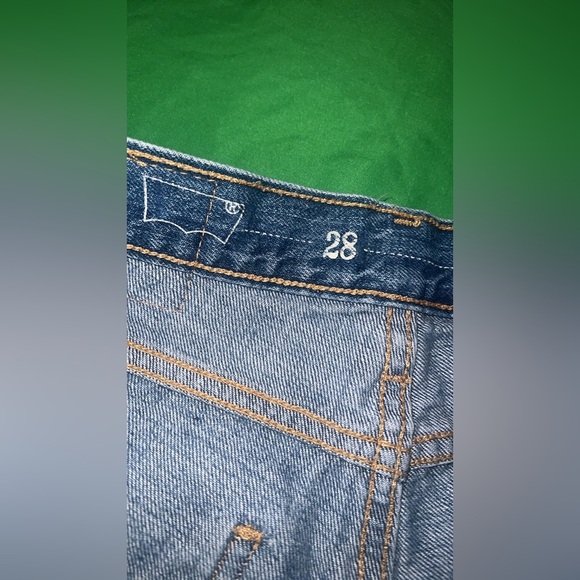 Levi’s Denim Women's Shorts with Embroidered Geometric Pattern size 28 - Picture 9 of 12